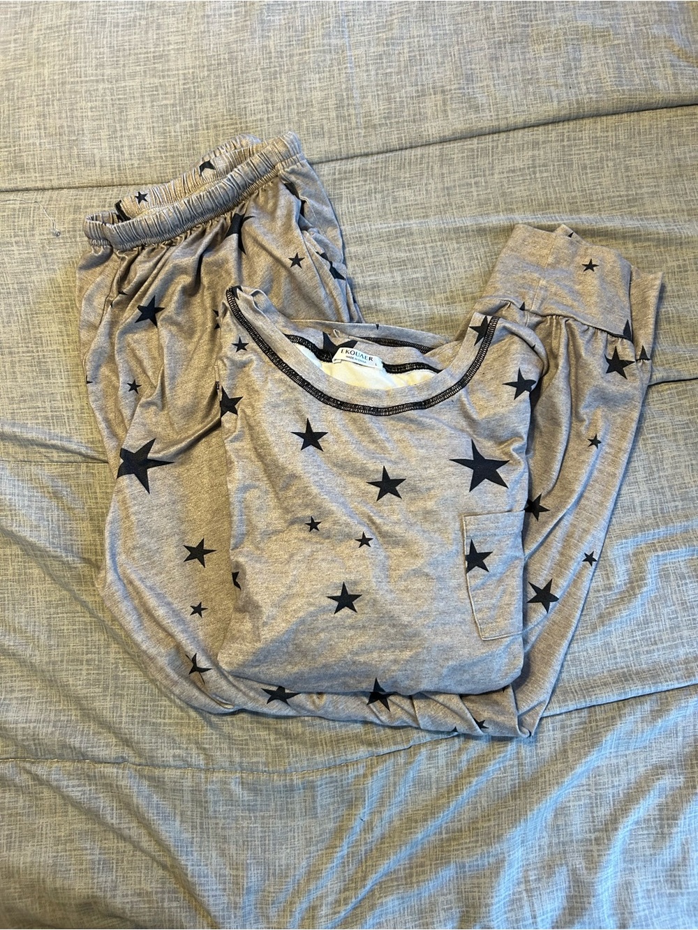 Cozy Star-Print Women's Pajama Set - Gray